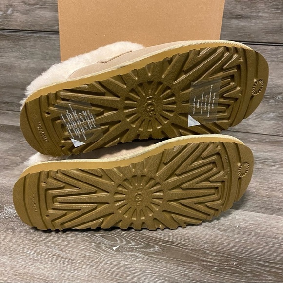 UGG | Cluggette Slippers Indoor Outdoor In Sand NEW In Box - Picture 14 of 17